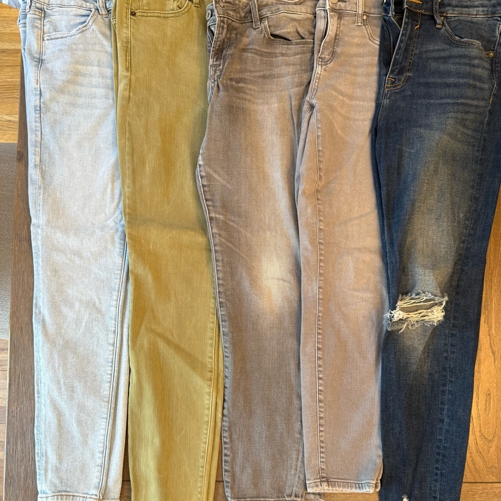 *SOLD* Set of 5 pairs of jeans, all sz 6/28 $45
